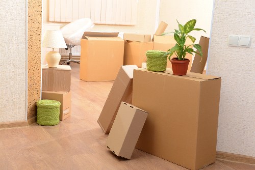 Packing fragile items for a relocation in the Netherlands